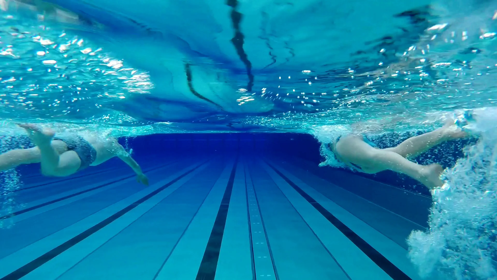 Unterwasseraufnahme im Freibad – interaktives Panorama öffnen